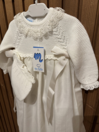 Prachtige doopjurk van Mac ilusion in het offwhite met bijpassend mutsje .