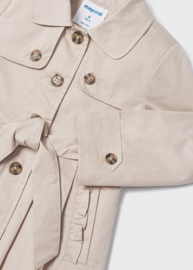 Mooie trenchcoat van Mayoral in het zandkleur.