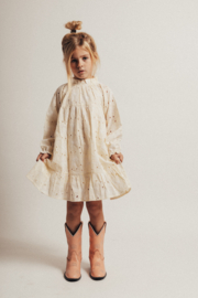 Mooie broderie jurk van Baje in het creme.