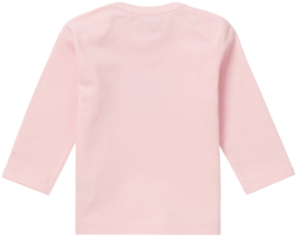 Fijn Noppies shirtje in het roze met een donkerblauw hartje.