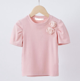 Mooi shirtje met bloementjes in het roze.