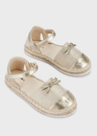 Prachtige goudkleurige espadrilles van Mayoral