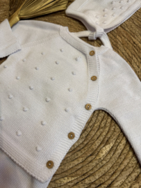 Schattig 3-delig stelletje fijn gebreid in het wit.