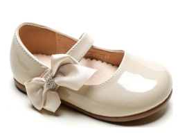 Mooie lak ballerina in de kleur beige met mooie strik.