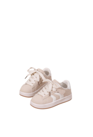 Stoere zandkleurige sneakers met klittenband en veter .