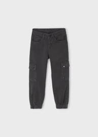 Stoere Cargo broek met zakken van Mayoral.