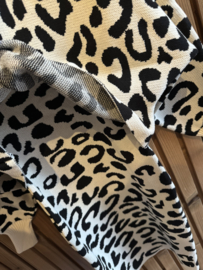 Stoer gebreid leopard jurkje ( truitje + jurkje )