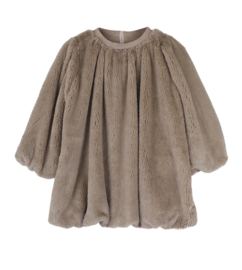 Heerlijke fluffy jurk van Baje Studio de Bowe in beige .