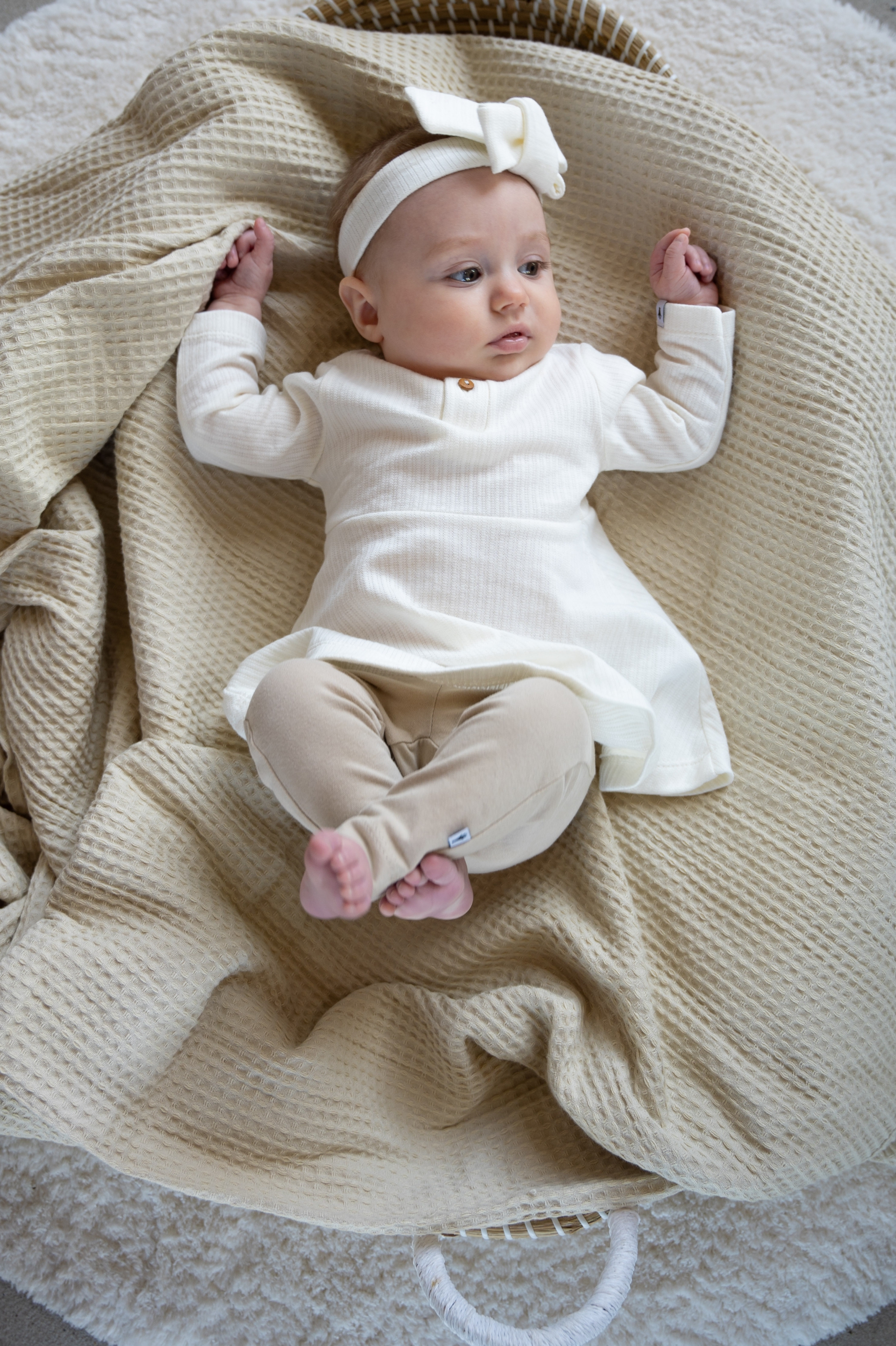 Mooi uitgewerkt jurkje van Klein baby in het offwhite.