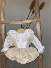 Prachtige goudkleurige bloomer met ruffle bandjes.