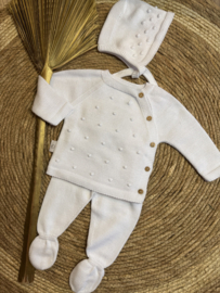 Schattig 3-delig stelletje fijn gebreid in het wit.