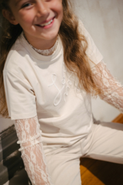 Kanten Levv shirtje in het creme.