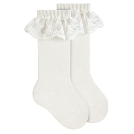 Prachtige kniekous van cóndor met kant in offwhite.
