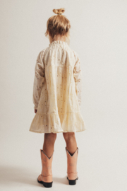Mooie broderie jurk van Baje in het creme.