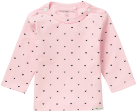 Lief Noppies shirtje in het roze met blauwe hartjes.