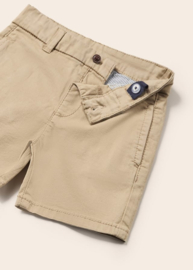 Basis short van Mayoral in de kleur beige.