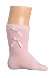 Kniekous met kleine satijnen strikjes roze
