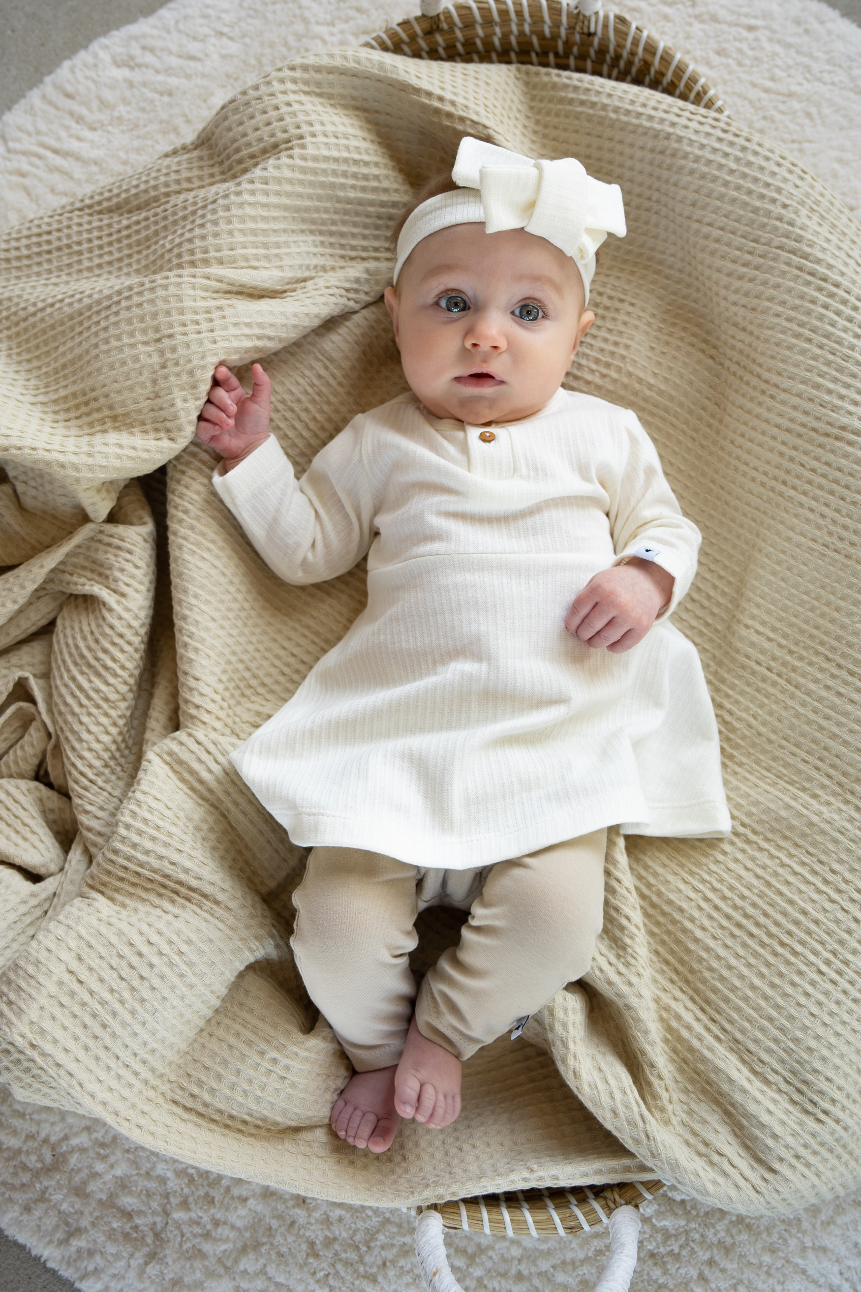 Mooi uitgewerkt jurkje van Klein baby in het offwhite.