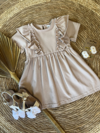 Fijn tricot jurkje in de kleur Taupe.