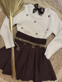 Fijn gebreid plooirokje in het bruin.