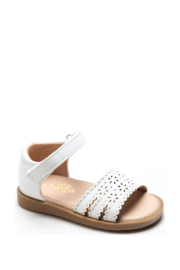 Mooie uitgewerkte sandalen in het white.