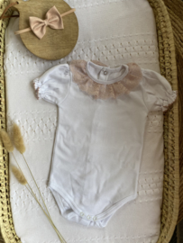 Prachtige witte romper met oudroze van Valentina Bebes.