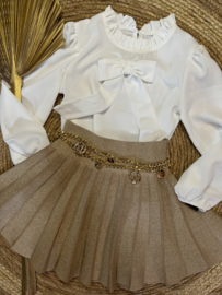 Mooie uitgewerkte blouse van soepel materiaal in offwhite.