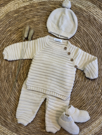 Mooi uitgewerkt 4-Delig setje van Juliana in zandkleur .