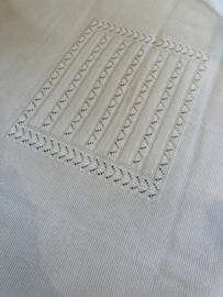 Heerlijk zacht katoen gebreid deken van Babidu in het wit.
