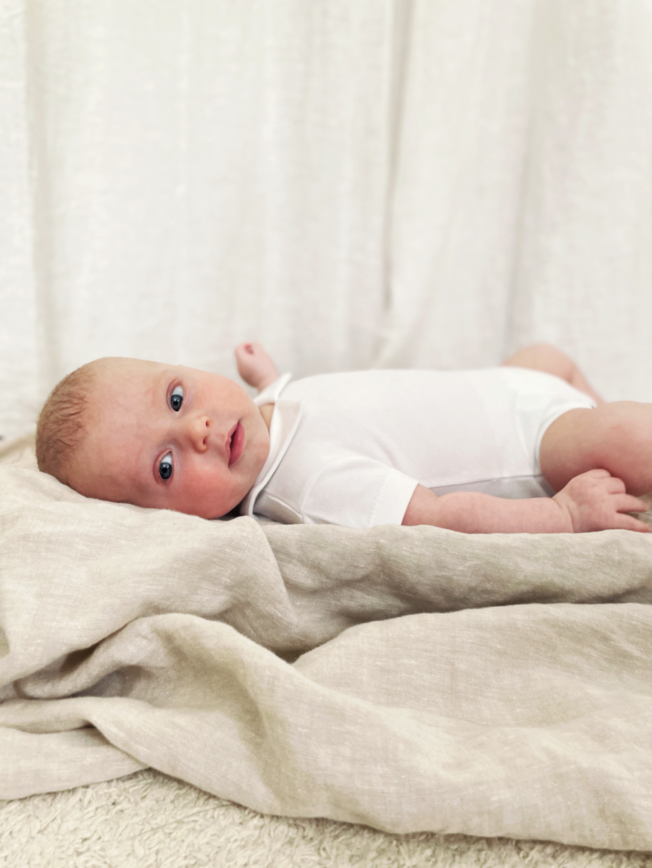Polokraag romper met korte mouw van Klein baby in het offwhite.