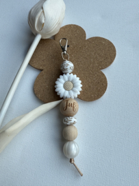 Sleutelhanger Juf in het offwhite en bruintinten .