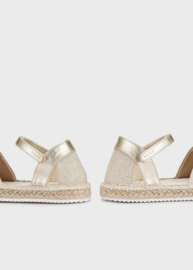 Prachtige goudkleurige espadrilles van Mayoral