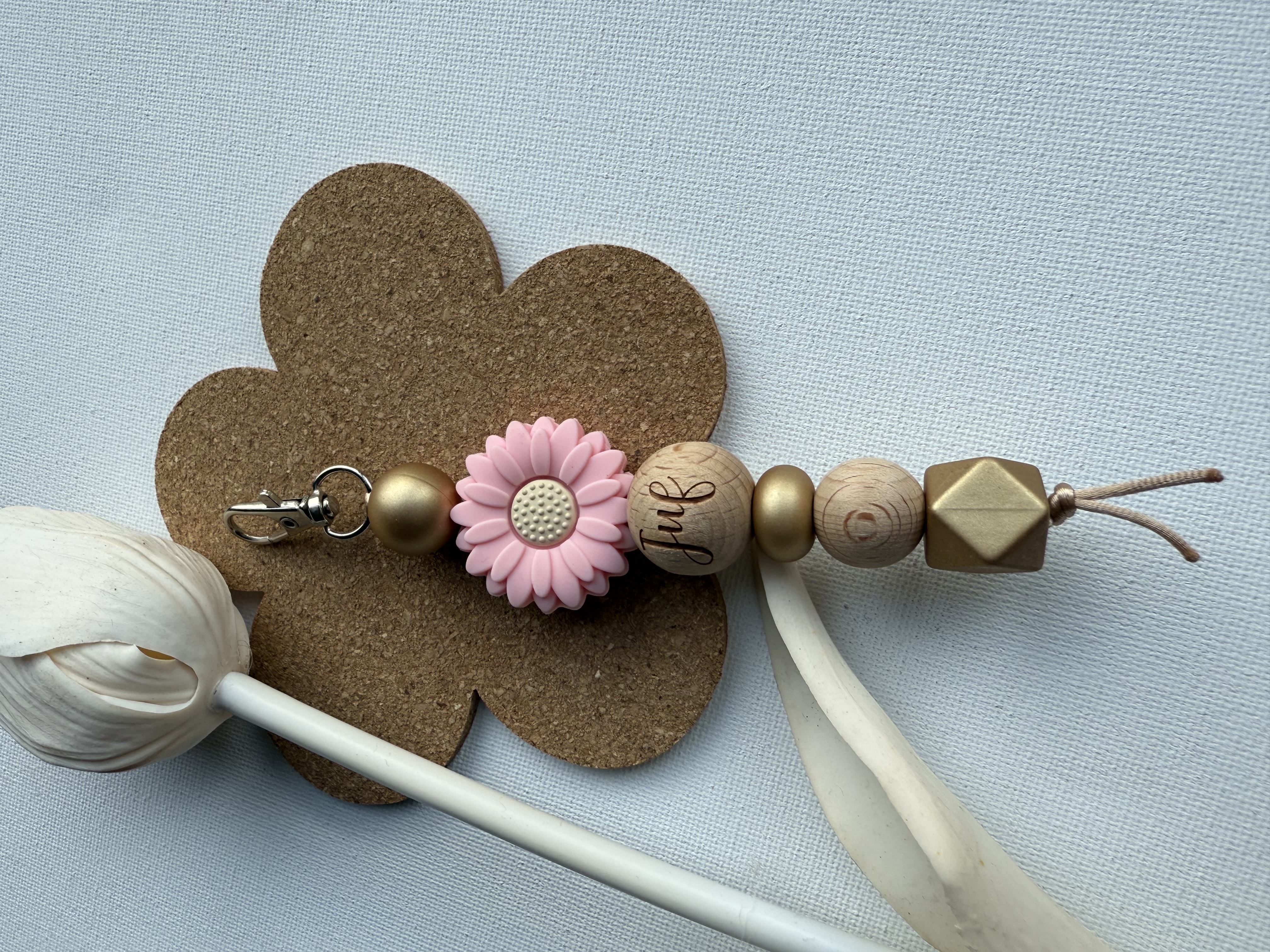 Sleutelhanger Juf in het roze met goud .