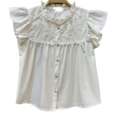 Mooie uitgewerkte blouse in het offwhite.