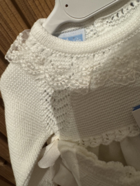 Prachtige doopjurk van Mac ilusion in het offwhite met bijpassend mutsje .