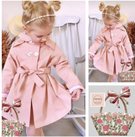 Prachtige Valentina Bebes jas in de kleur Rosa Empolvado.
