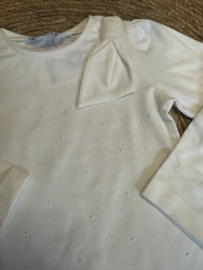 Prachtig uitgewerkt shirtje van Mayoral met strik bij de hals.