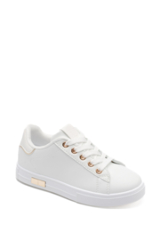 Mooie witte sneaker met goud afgewerkt.