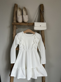 Prachtig uitgewerkte offwhite jurk met tasje.