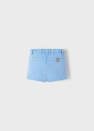 Mayoral korte broek in het lichtblauw.