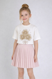 Fijn plooirokje in het oudroze met een mooie boord .