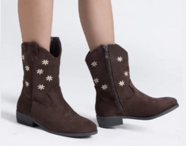 Stoere cowboylaarzen in het bruin .