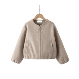 Stoer jasje met rits in het beige.
