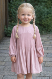 Mooi uitgewerkt jurkje van Mayoral in het oudroze.