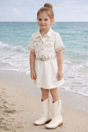 Mooie katoenen jurk in het zandkleur met riem.