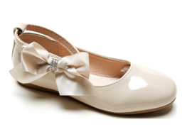 Mooie lak ballerina met strik in de kleur beige.