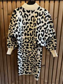 Stoer gebreid leopard jurkje ( truitje + jurkje )
