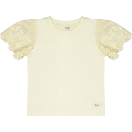 Mooi uitgewerkt shirtje van Baje in het creme.