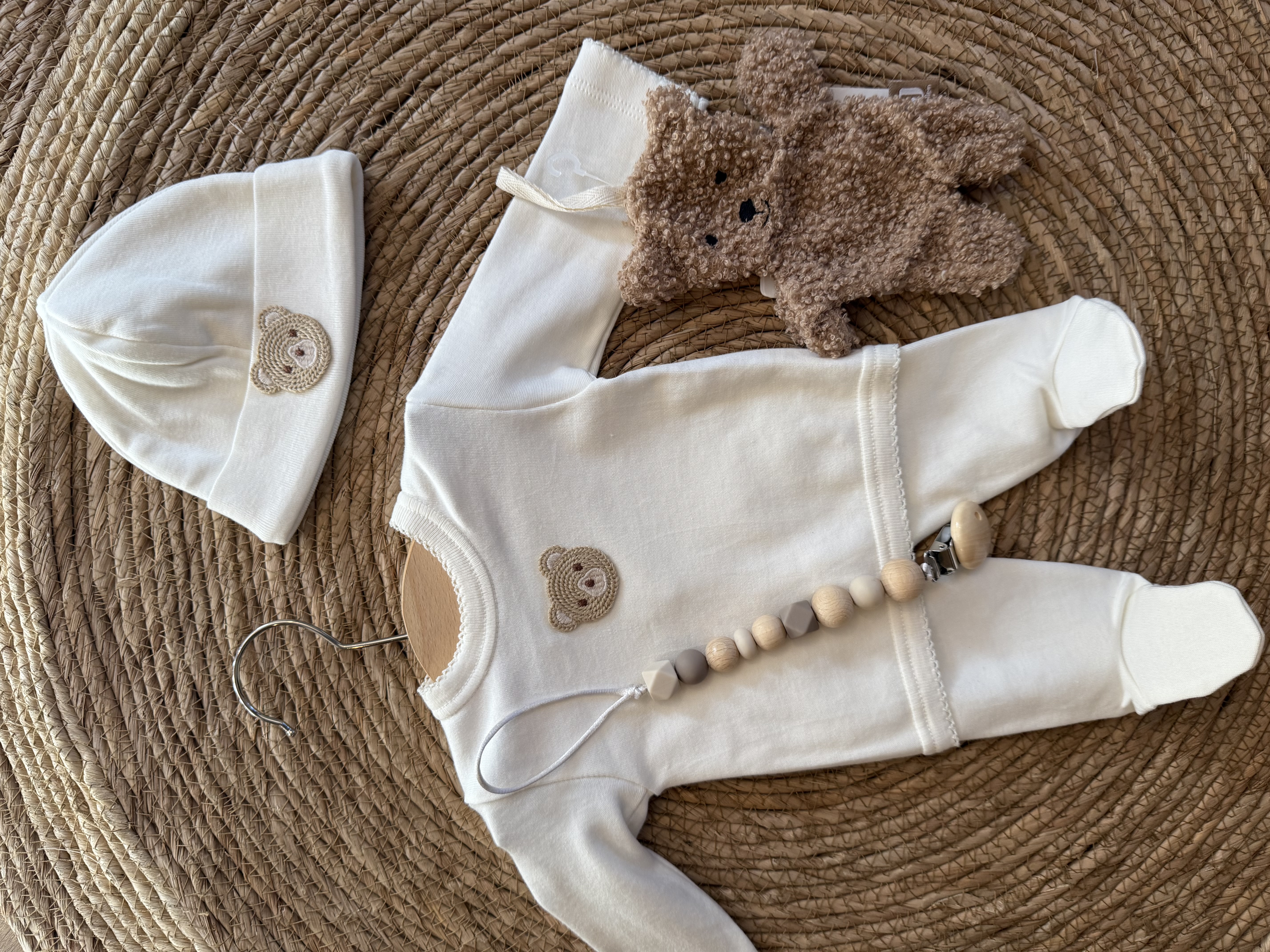 Schattig newborn 2 -delig setje in het offwhite.