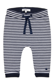 Fijn Noppies broekje donkerblauw met wit gestreept.